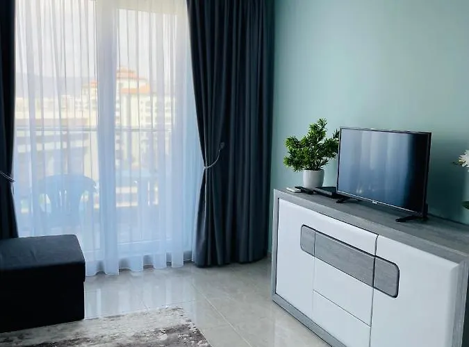 Admiral Plaza Apartment *